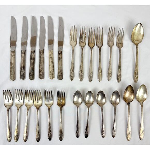 Vtg Silver Plate Oneida Tudor Community Queen Bess II 25 Pc Flatware Silverware - Picture 1 of 7